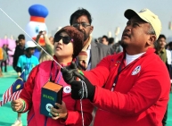 Gujarat CM Narendra Modi inaugurates 26th International kite festival