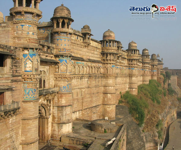 beautiful tourist places | గ్వాలియర్ ఫోర్ట్ | india forts | Photo of 0