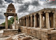లేపాక్షి ఆలయం