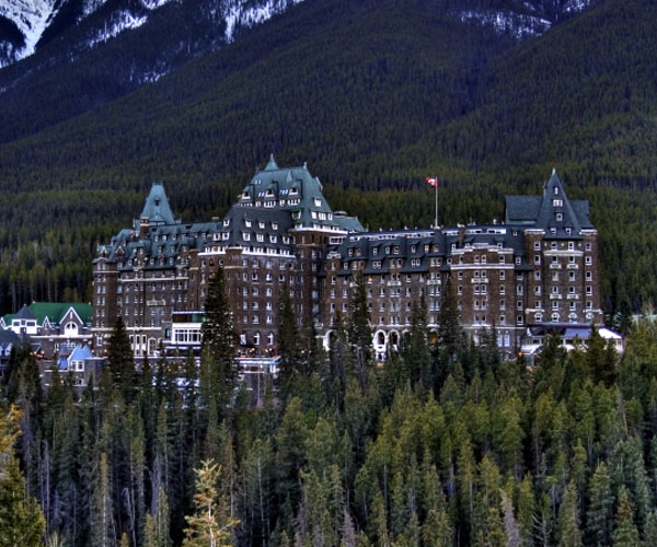 బన్ఫ్ స్ర్పింగ్స్ హోటల్ (Banff Springs Hotel)