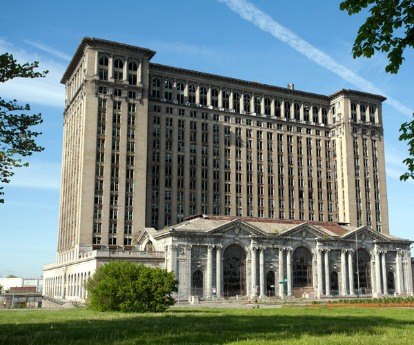 the beautiful places in the world | Photo of 0 | the haunted cities | మిచిగాన్ సెంట్రల్ స్టేషన్ (Michigan Central Station in Detroit)