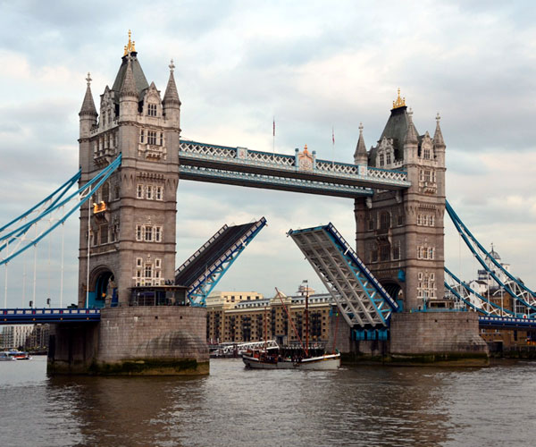 tower bridge | టవర్ బ్రిడ్జి | ponte vecchio bridge | Photo of 0