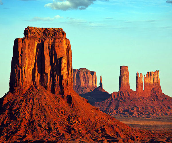 మొనుమెంట్ లోయ (Monument Valley)