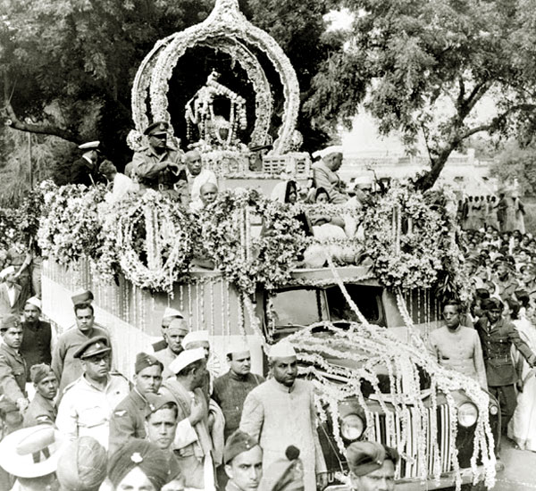 Mahatma-Gandhi-Last-Journey-Photos-04