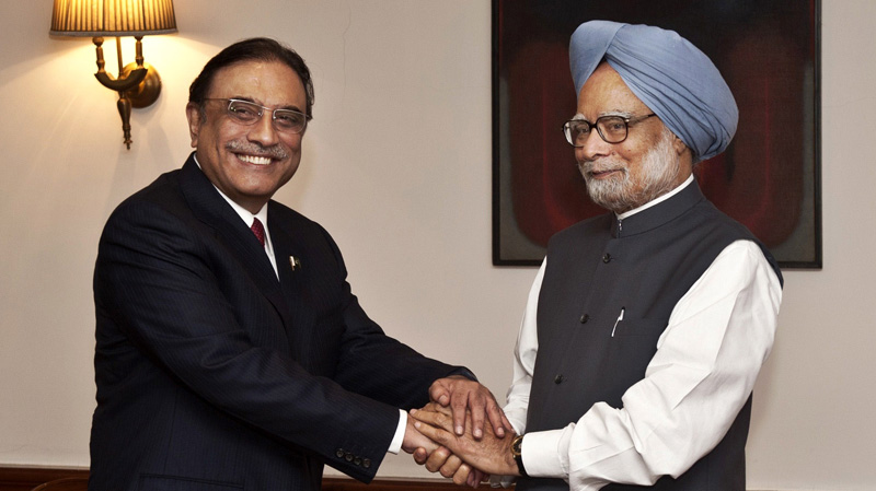 Asif Ali Zardari says Manmohan Singh must visit Pakistan to maintain momentum
