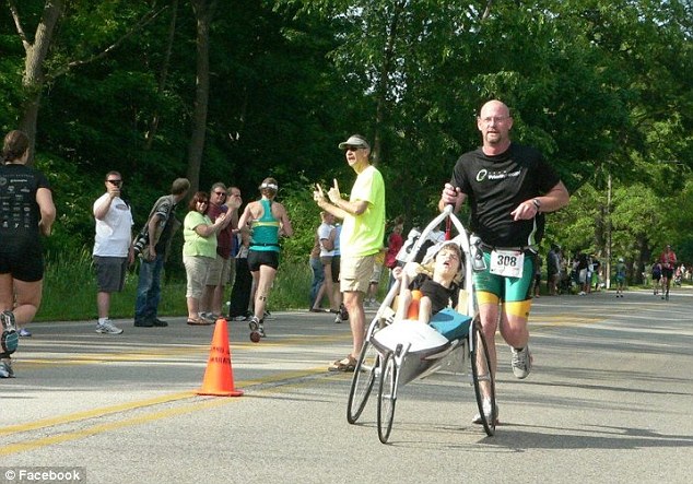 Rick van Beek runs triathlon carrying cerebral palsy daughter