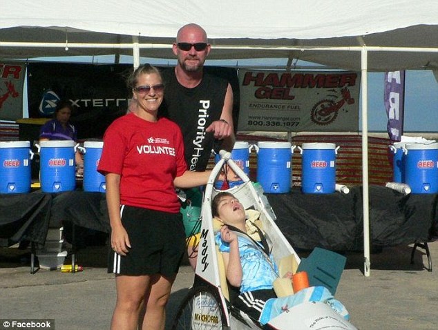 Rick van Beek runs triathlon carrying cerebral palsy daughter