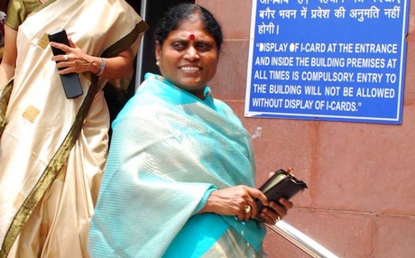 Vijayamma challenges Naidu on seats for BCs 