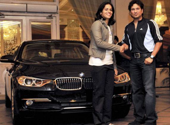 Saina Nehwal receives BMW car from Sachin Tendulkar