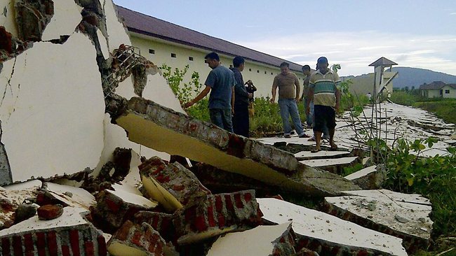 Strong earthquake shakes eastern Indonesia 