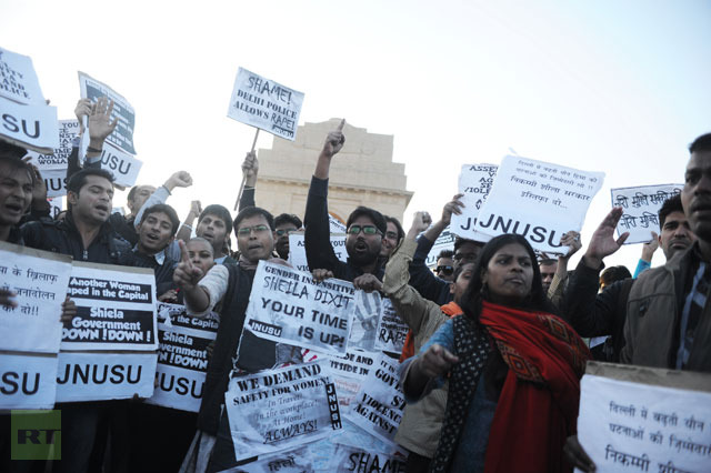 delhi gangrape: students march towards india gate 