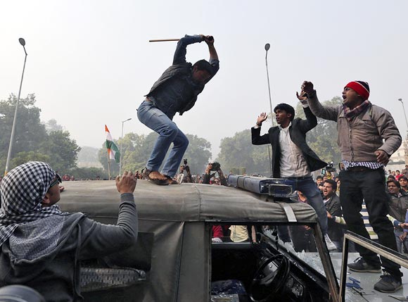 delhi gang rape case: home minister sushil kumar shinde compares protestors to maoists