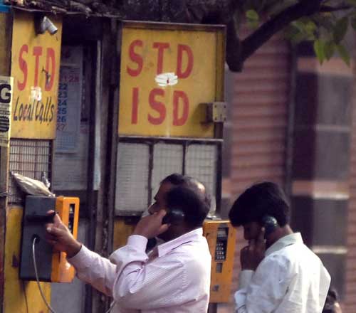 mumbai police: caller to now produce id cards at public booths  