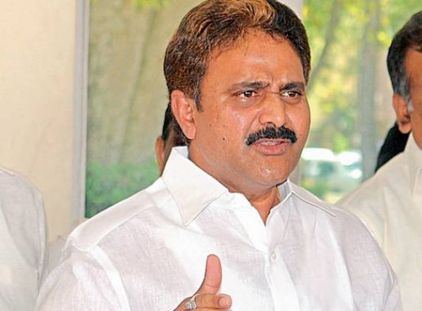 mopidevi venkataramana meet cm kiran kumar reddy