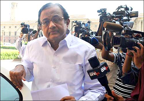 Chidambaram and representatives  Rs 5 lakh compensation for a light machine gun 