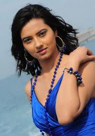 This page provides information about Isha Chawla to pair with RamCharan