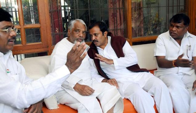 telangana: 7 congress mps to resign