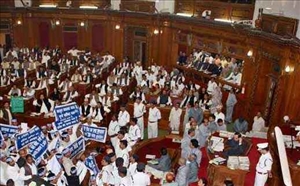 bsp mlas protest in up assembly over kumbh tragedy
