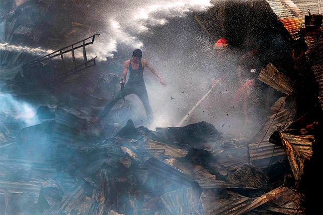 Mumbai slum fire killed at least 6