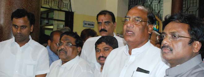 telagana minister serious on kcr 