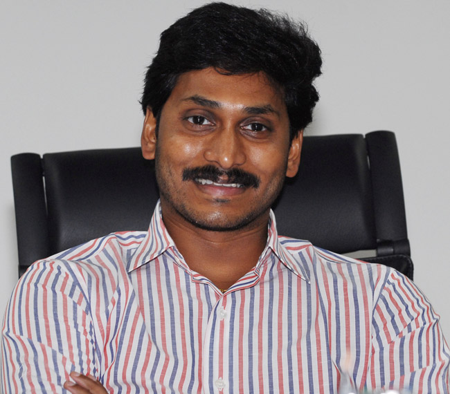 BC Leaders of TDP, Congress meet YS Jagan in Chanchalguda jail 