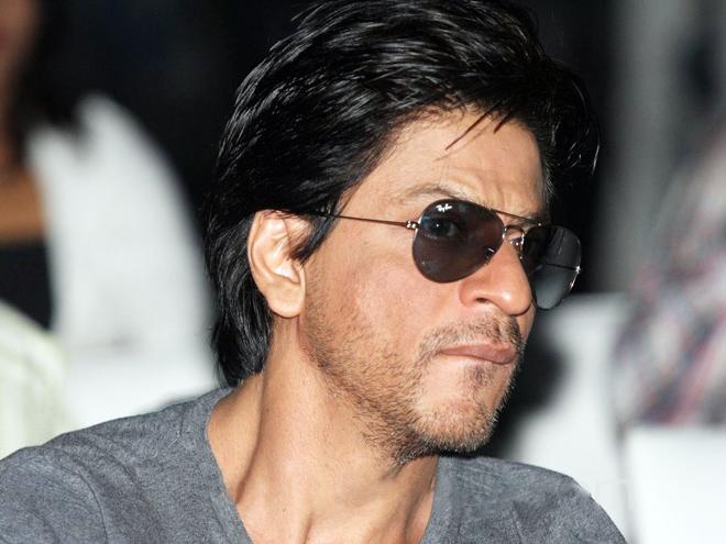 shah rukh khan article sparks war of words between india and pakistan