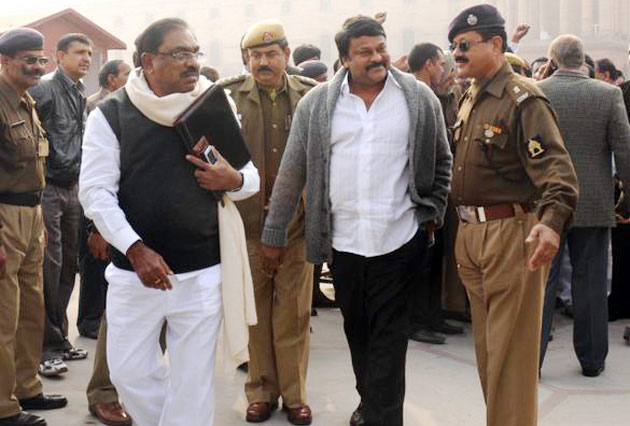 Ahead of reshuffle, Chiranjeevi meets Sonia