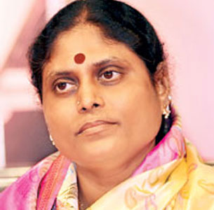 Supreme Court directs Y S Vijayamma to withdraw Transfer petition