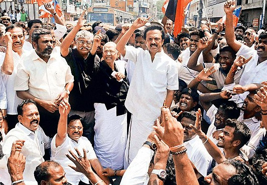 dmk chief m karunanidhi threatens to pull out of upa