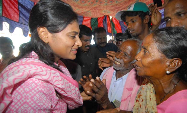 sharmila fire on cm kiran kumar reddy