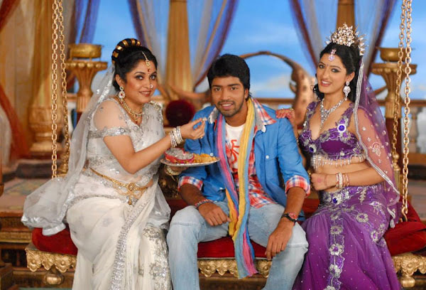 Allari Naresh Slows Down Before Aunty