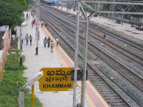Psycho attacked in khammam railway station