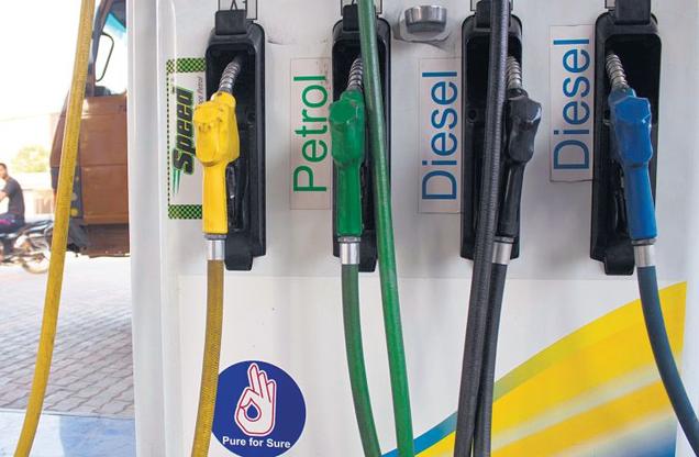 Pakistan cuts fuel prices