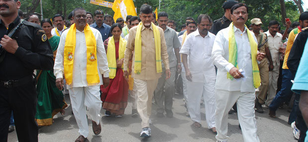 'Padayatra, vasthunna mee kosam': TDP blows war bugle 