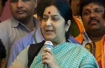 Sushma Swaraj joins protestors demanding separate Telangana state