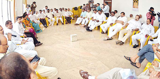  Babu warns TDP on Lokesh entry