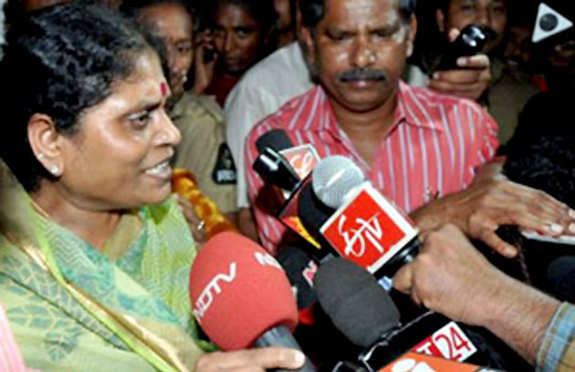Y S VIjayamma Merger Comments in PTI interview 