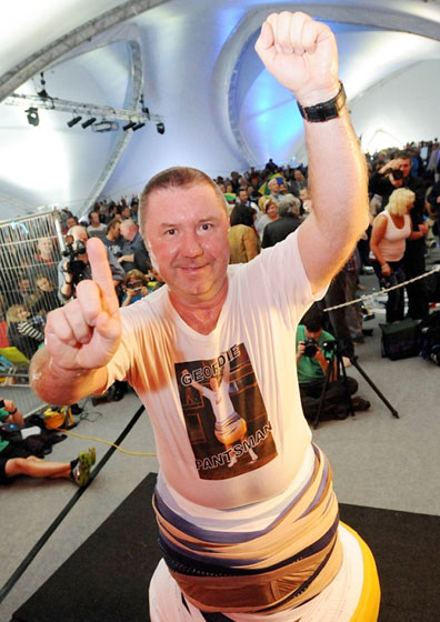 302 pairs of Y-fronts to regain his world title