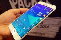 Samsung electronics launch galaxy note edge with curved screen