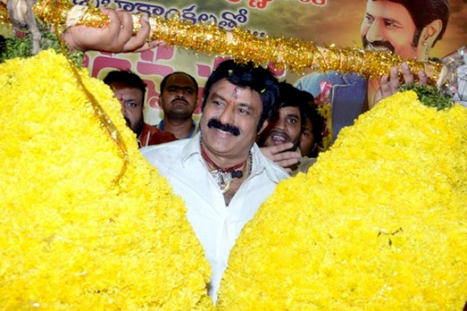పుట్టినరోజుకు మంచి కానుకను కొట్టేసిన బాలయ్య