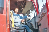 Women drives 10 wheeler lorry for her family survival