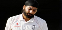 Monty panesar calls woman to his hotel room