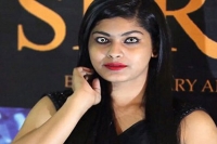 Mumbai doctor makes golden contact lenses