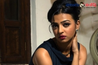 Actress radhika apte sensational comments on sex