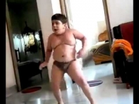 Talented Fat kid Dancing to Dhinka Chika - Superfunny 