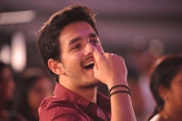 Who is the heroine of ahkil debut movie