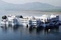 Udaipur taj lake palace history details
