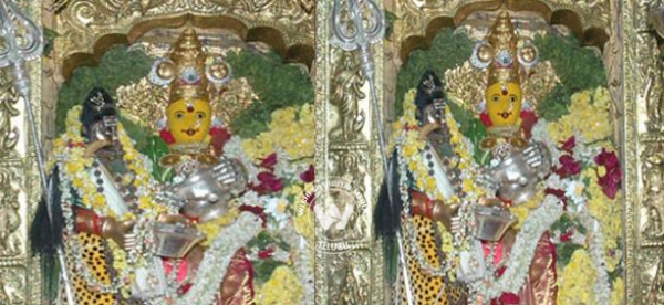 అన్నపూర్ణాదేవి అలంకారంలో కనకదుర్గ-తోపులాట
