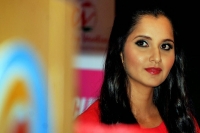 Indian tennis star player sania mirza feeling bad for not celebrating her winning movements with family members