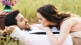 Romance Tips Wife Safisfaction Body Parts Bedroom Secrets : Experts Giving Romance Tips Which Will Give Full Satisfation To Women While Having Fun With Their Husbands
